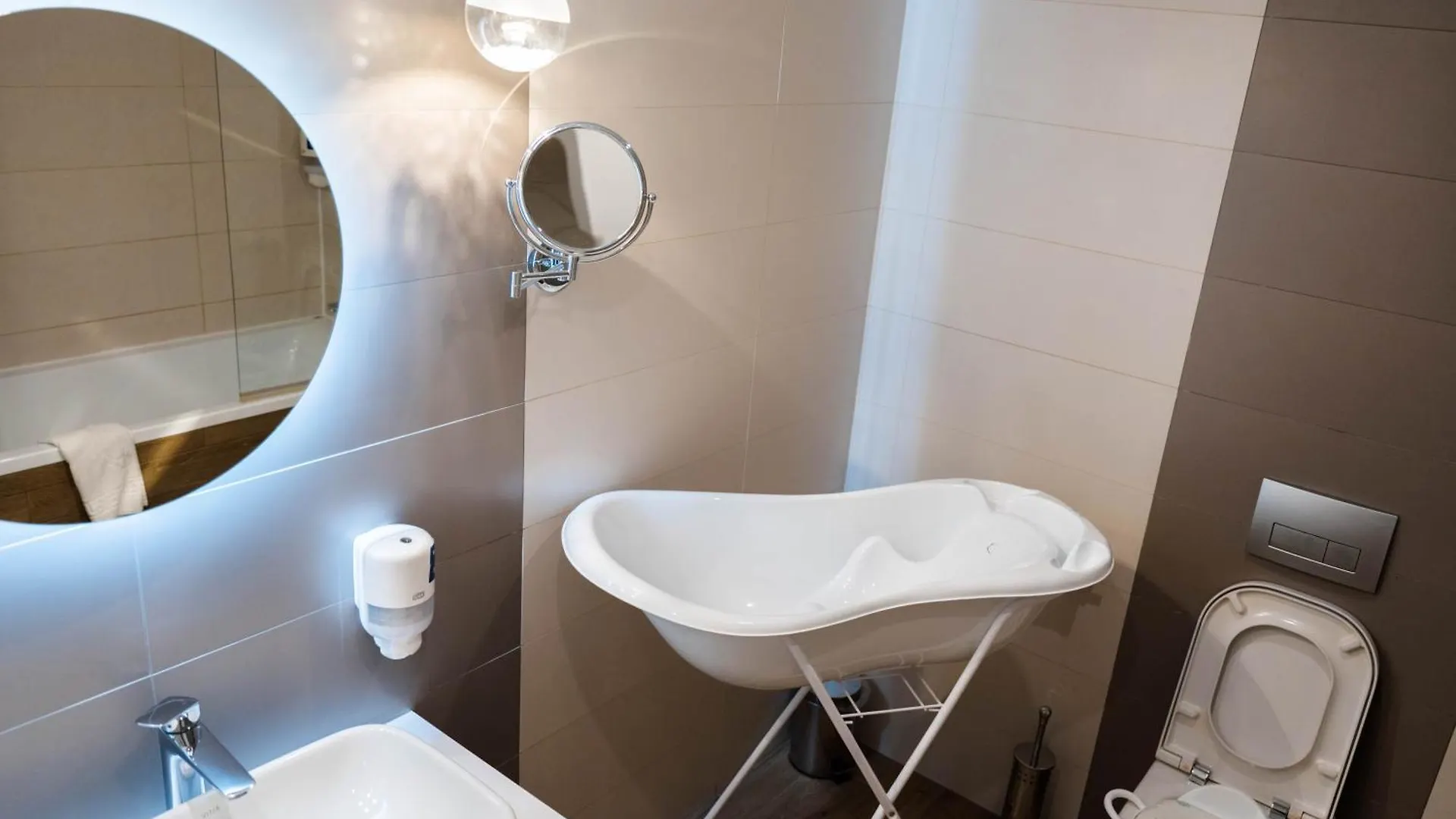 The Hotel Unforgettable - Hotel Tiliana By Homoky Hotels & Spa Budapest 4*,